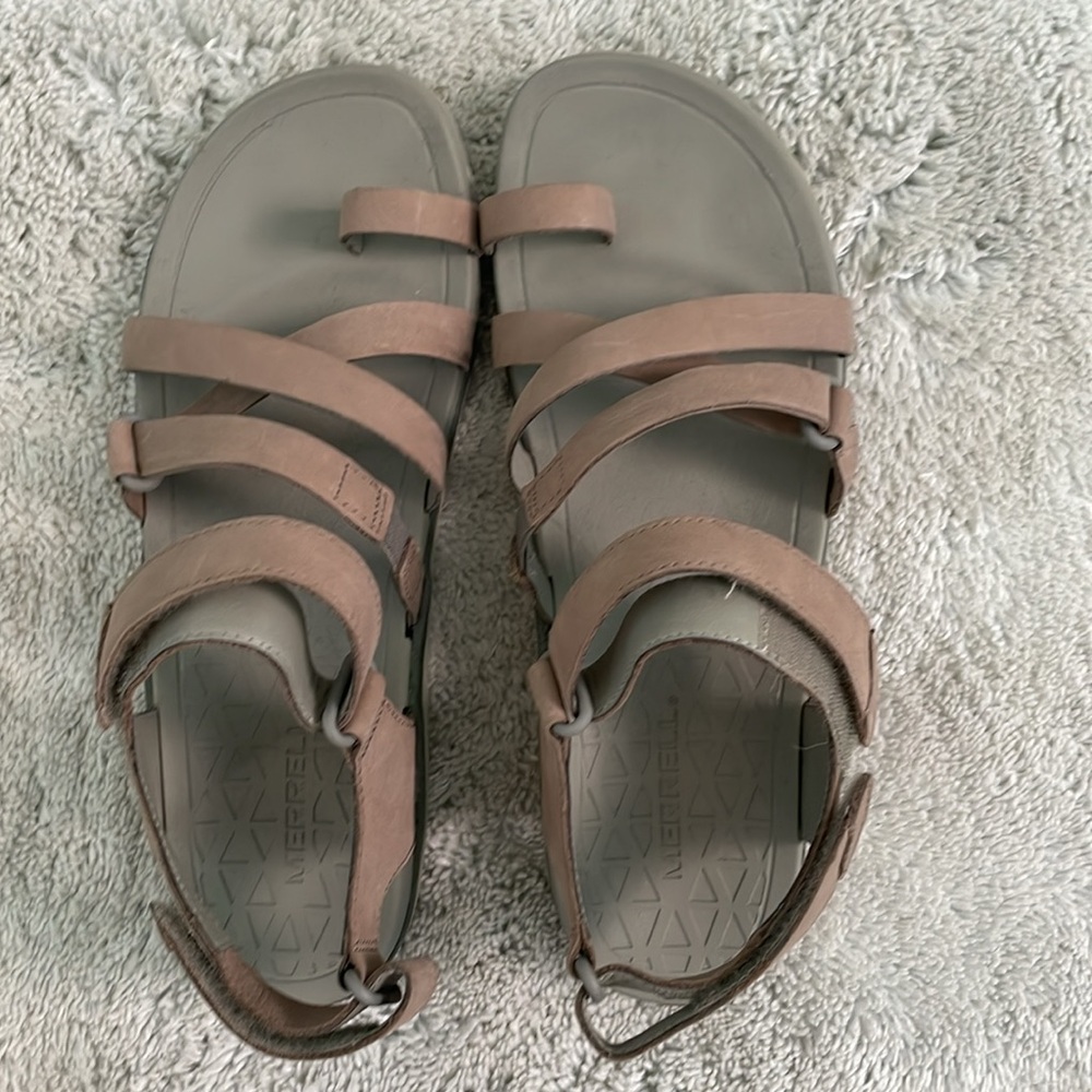 New Merrell leather flat sandal 9